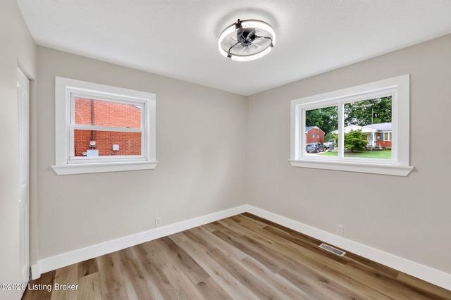 9810 East Ave, Louisville, KY 40272