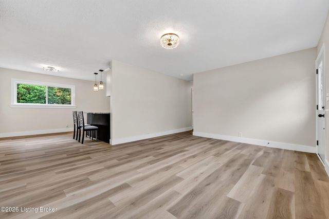 9810 East Ave, Louisville, KY 40272