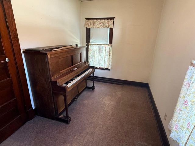 27 E 14TH STREET, Clintonville, WI 54929