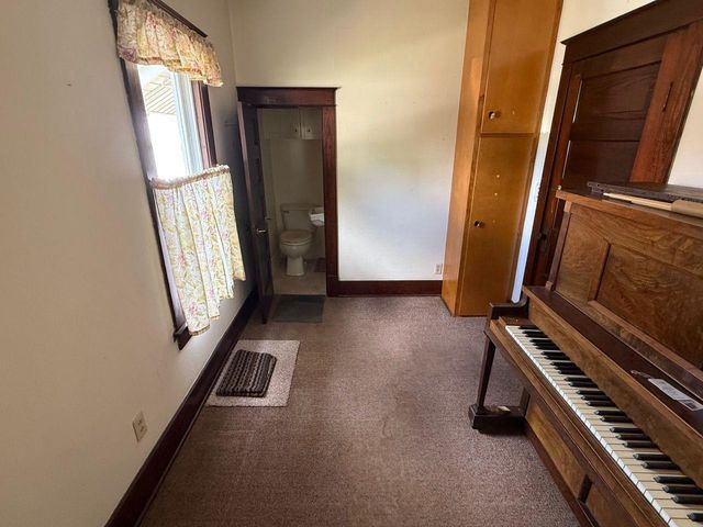27 E 14TH STREET, Clintonville, WI 54929
