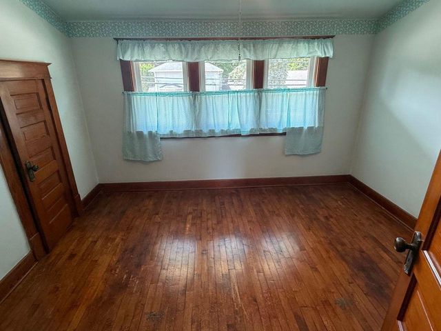 27 E 14TH STREET, Clintonville, WI 54929