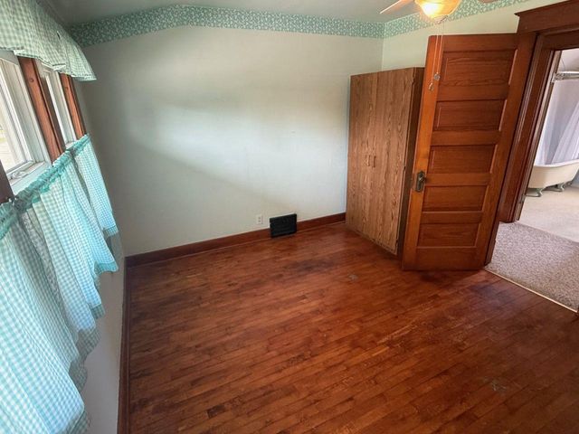 27 E 14TH STREET, Clintonville, WI 54929