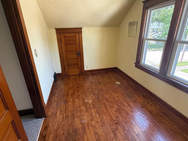 27 E 14TH STREET, Clintonville, WI 54929