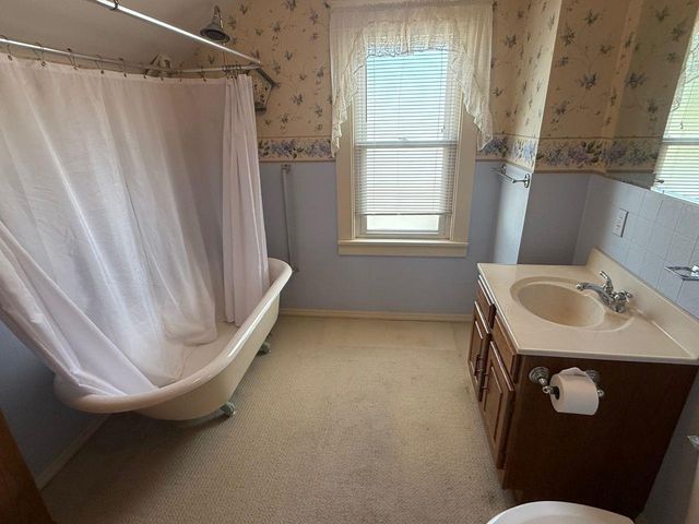 27 E 14TH STREET, Clintonville, WI 54929
