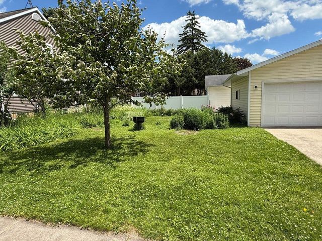 27 E 14TH STREET, Clintonville, WI 54929