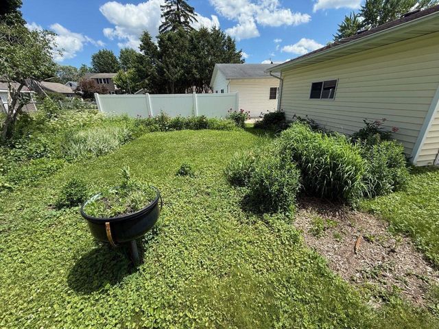 27 E 14TH STREET, Clintonville, WI 54929