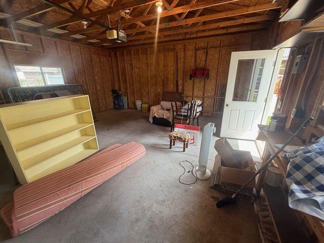 27 E 14TH STREET, Clintonville, WI 54929