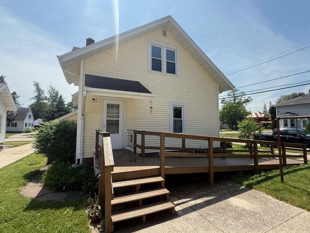 27 E 14TH STREET, Clintonville, WI 54929