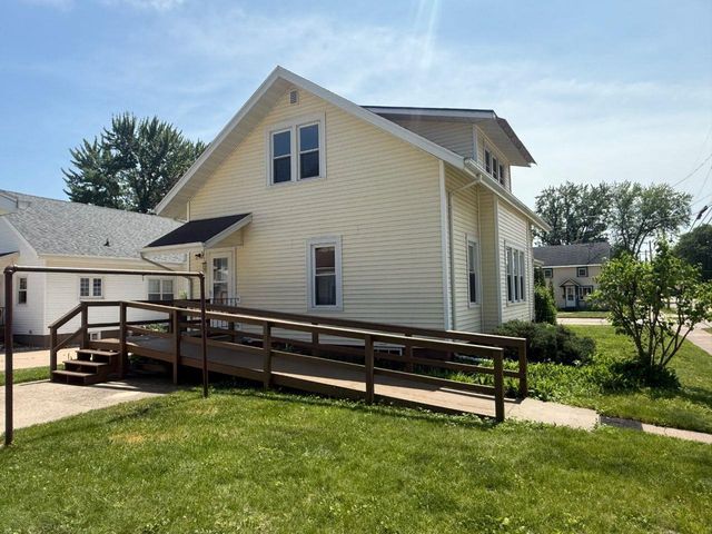 27 E 14TH STREET, Clintonville, WI 54929