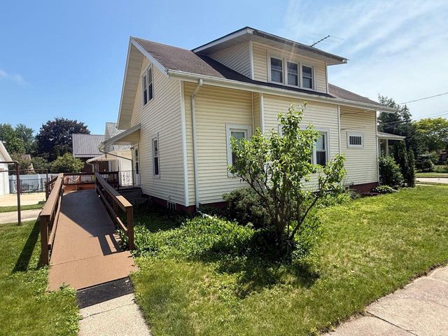 27 E 14TH STREET, Clintonville, WI 54929