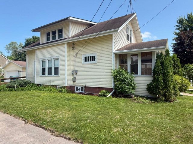27 E 14TH STREET, Clintonville, WI 54929