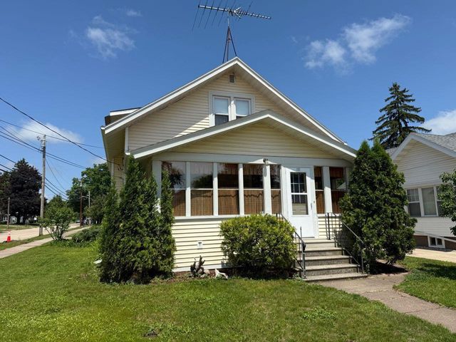 27 E 14TH STREET, Clintonville, WI 54929