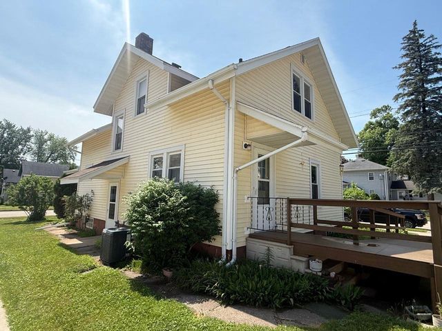 27 E 14TH STREET, Clintonville, WI 54929
