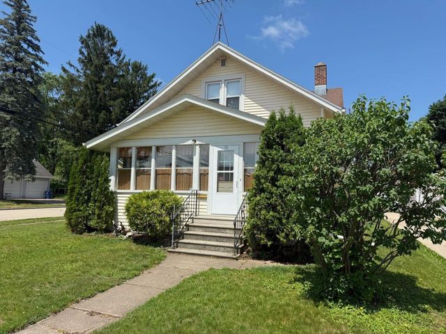 27 E 14TH STREET, Clintonville, WI 54929