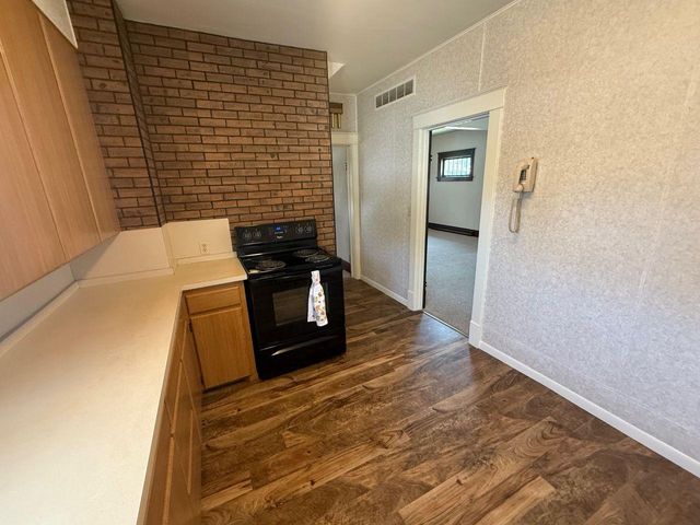 27 E 14TH STREET, Clintonville, WI 54929