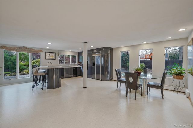 61 Park Avenue, Blue Point, NY 11715