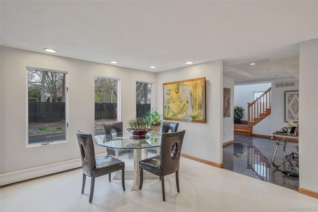 61 Park Avenue, Blue Point, NY 11715