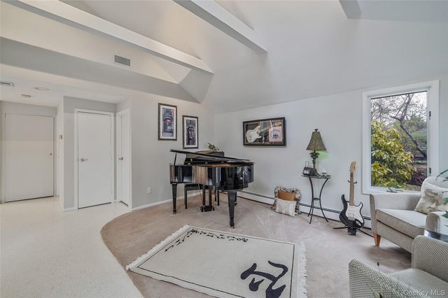 61 Park Avenue, Blue Point, NY 11715