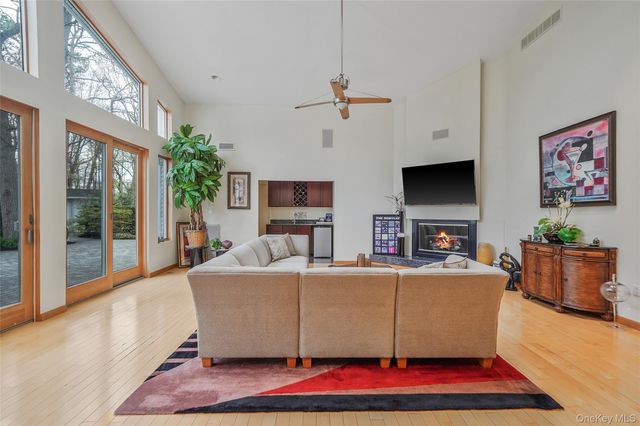 61 Park Avenue, Blue Point, NY 11715