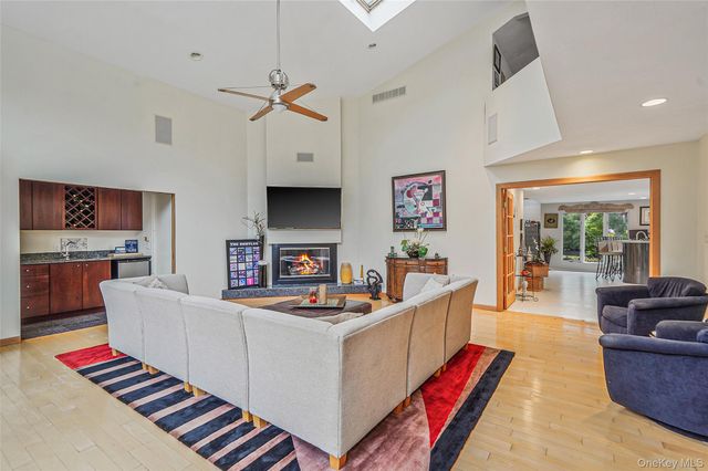 61 Park Avenue, Blue Point, NY 11715