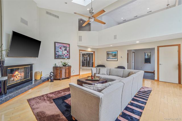 61 Park Avenue, Blue Point, NY 11715