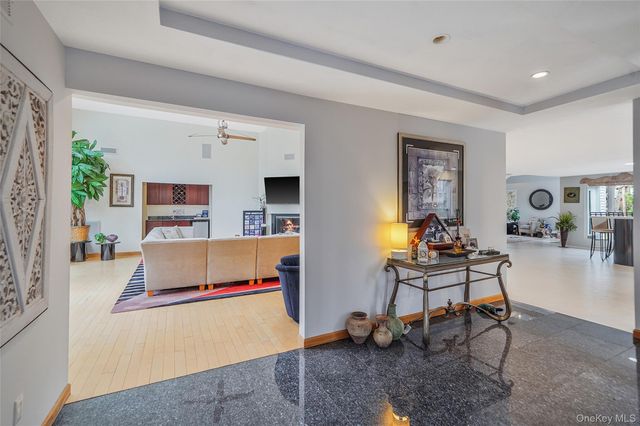 61 Park Avenue, Blue Point, NY 11715