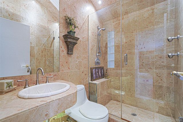 61 Park Avenue, Blue Point, NY 11715