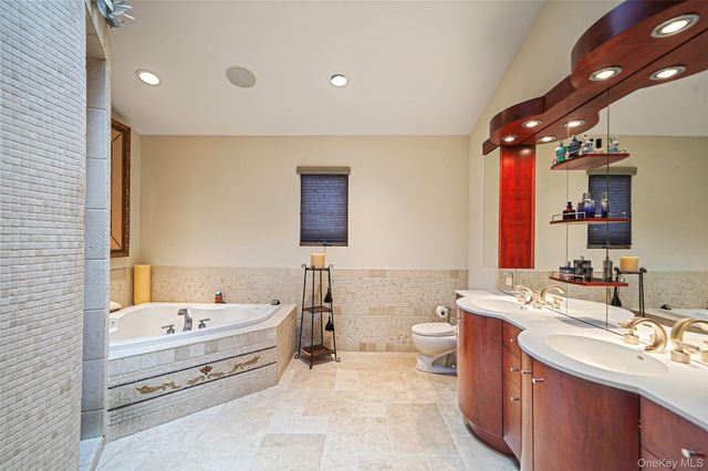 61 Park Avenue, Blue Point, NY 11715