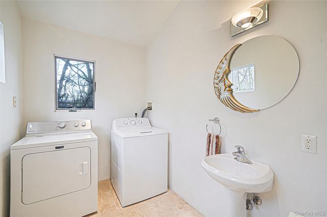 61 Park Avenue, Blue Point, NY 11715