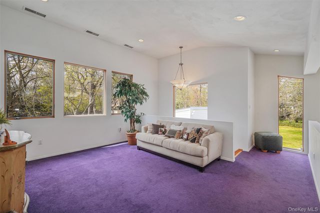 61 Park Avenue, Blue Point, NY 11715