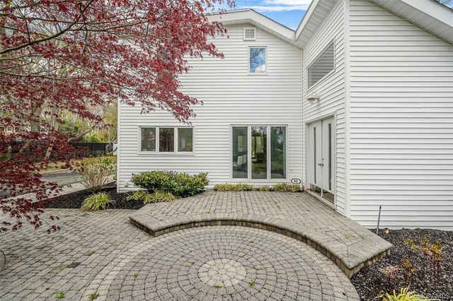 61 Park Avenue, Blue Point, NY 11715