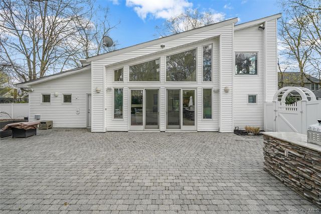 61 Park Avenue, Blue Point, NY 11715
