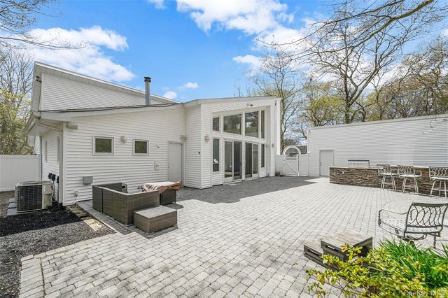 61 Park Avenue, Blue Point, NY 11715