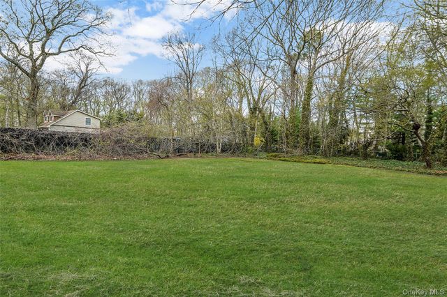 61 Park Avenue, Blue Point, NY 11715