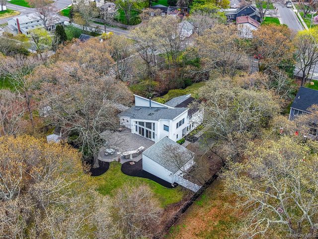 61 Park Avenue, Blue Point, NY 11715
