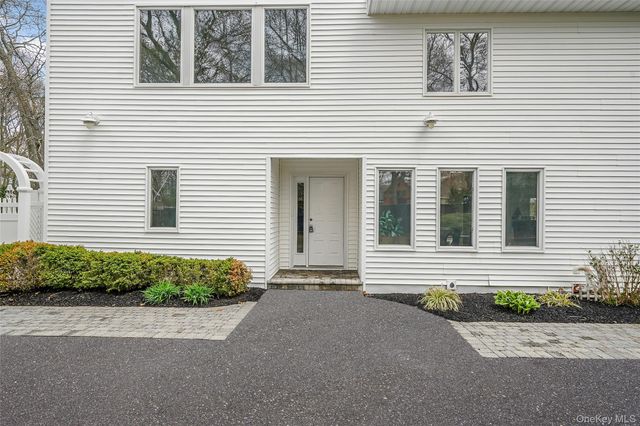 61 Park Avenue, Blue Point, NY 11715