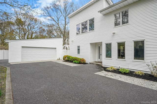 61 Park Avenue, Blue Point, NY 11715