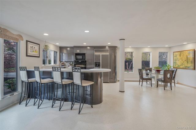 61 Park Avenue, Blue Point, NY 11715