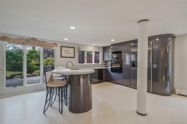 61 Park Avenue, Blue Point, NY 11715