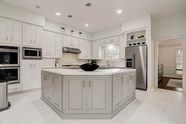 5411 Pine Street, Bellaire, TX 77401