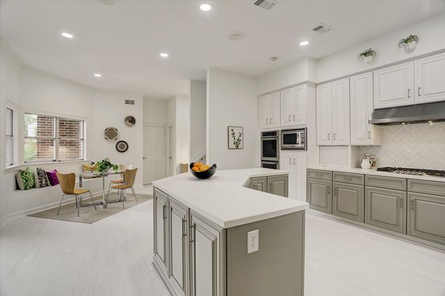 5411 Pine Street, Bellaire, TX 77401