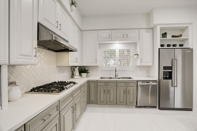 5411 Pine Street, Bellaire, TX 77401