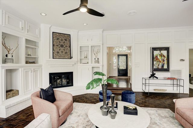 5411 Pine Street, Bellaire, TX 77401