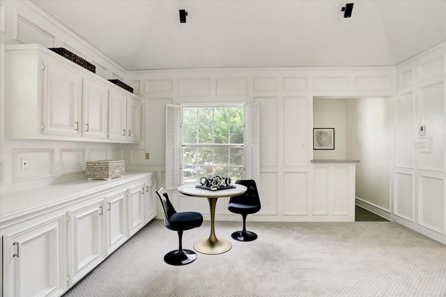 5411 Pine Street, Bellaire, TX 77401