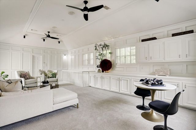 5411 Pine Street, Bellaire, TX 77401