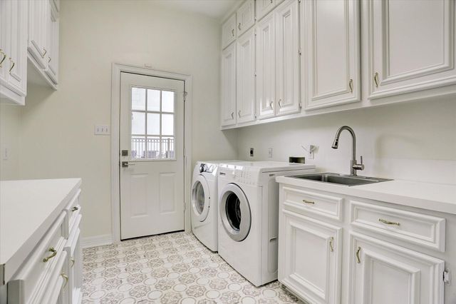 5411 Pine Street, Bellaire, TX 77401