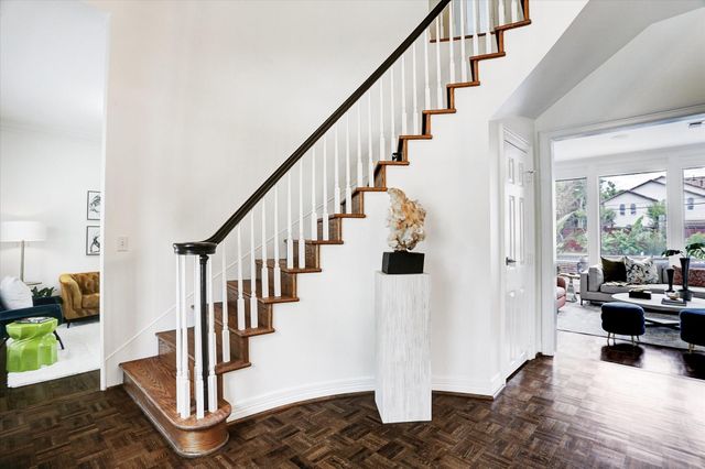 5411 Pine Street, Bellaire, TX 77401