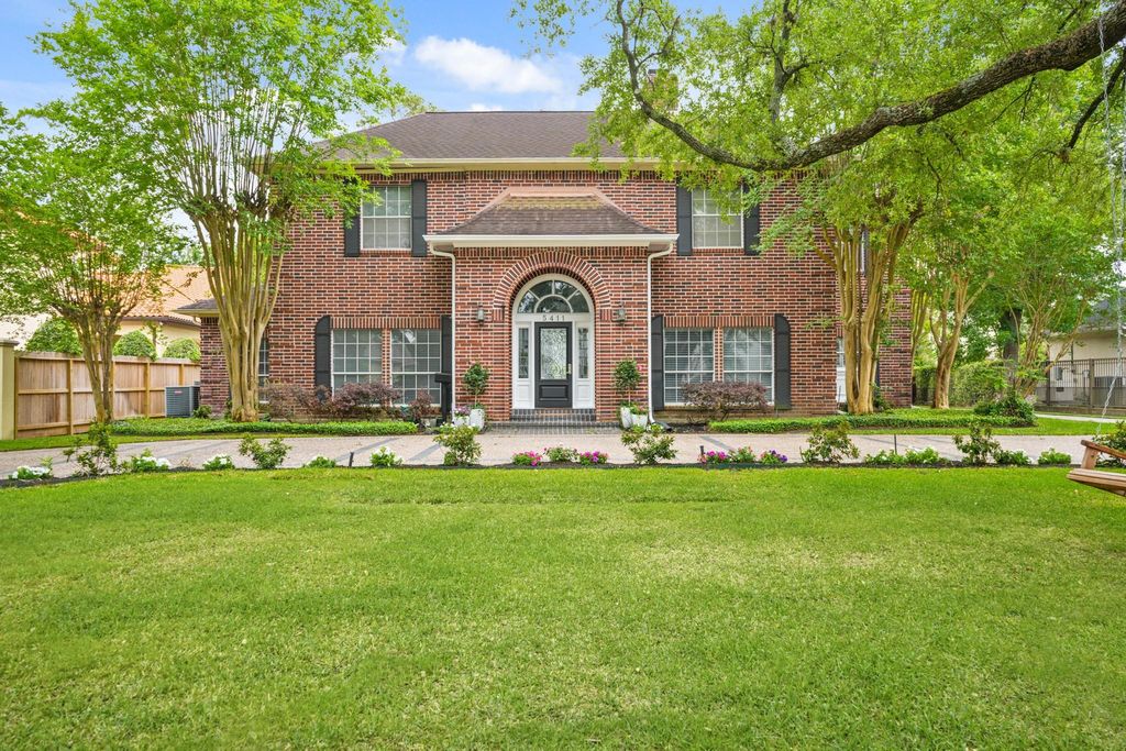 5411 Pine Street, Bellaire, TX 77401