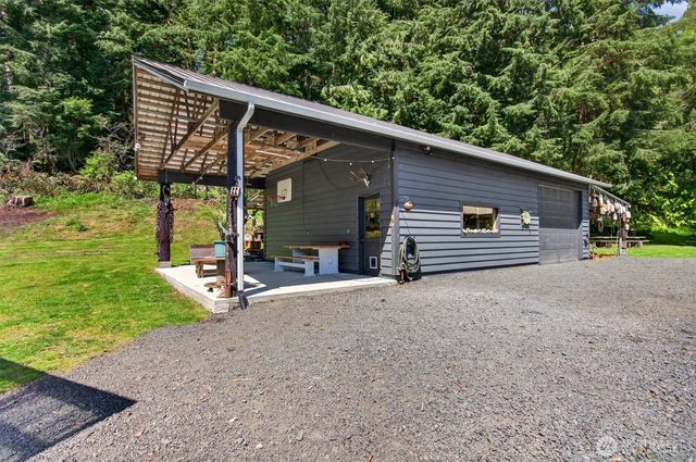 865 E Valley Road, Skamokawa, WA 98647