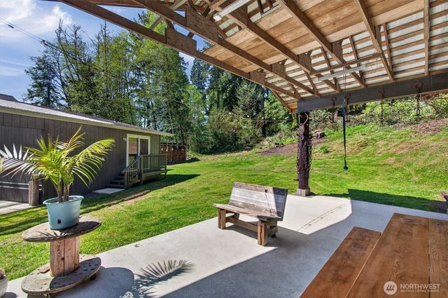 865 E Valley Road, Skamokawa, WA 98647